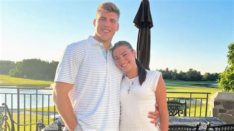 lukas van ness girlfriend|Meet Frankie Kmet, the angel girlfriend of NFL。